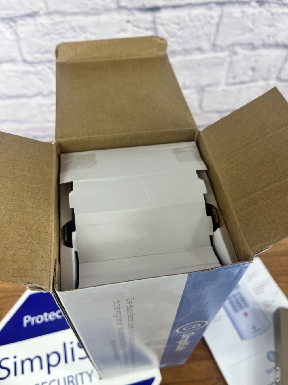 SimpliSafe Wireless Home Security System GEN 1 LOT Base, 2 Motion, Keypad, Siren - Picture 12 of 13